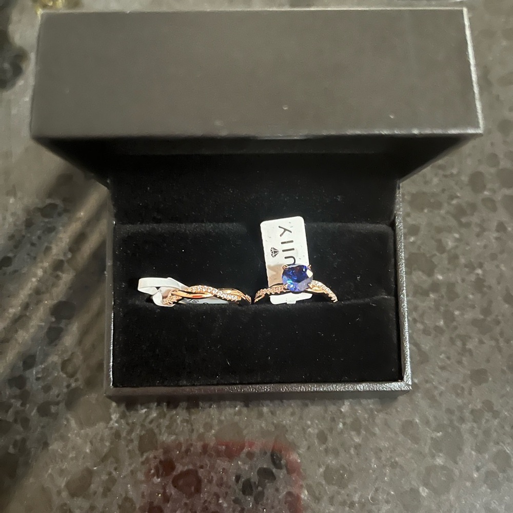 Womens Rings Size 7 - Picture 2 of 6